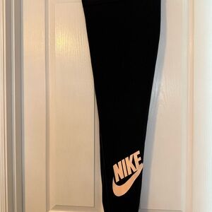 Nike Black Form-Fitting Leggings with Swoosh